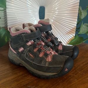 Girls KEEN Targhee Waterproof hiking boot